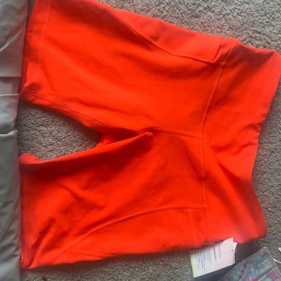 Old Navy high rise Bermuda shorts. I never worn these, so they are brand new - Picture 1 of 2